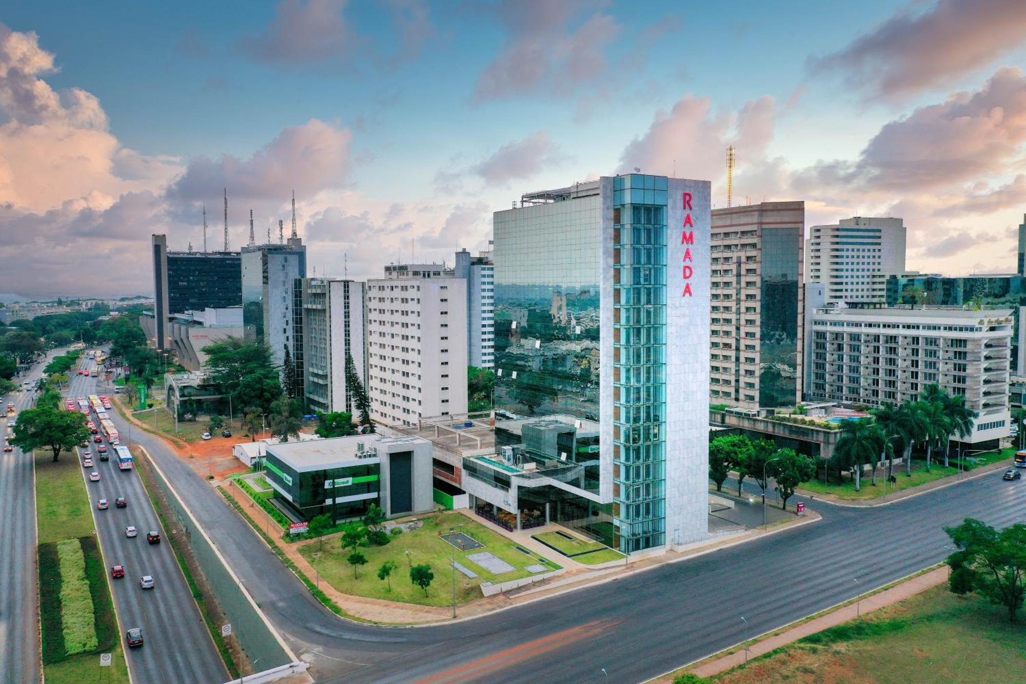 Hotel Ramada By Wyndham Brasilia Alvorada Exterior foto